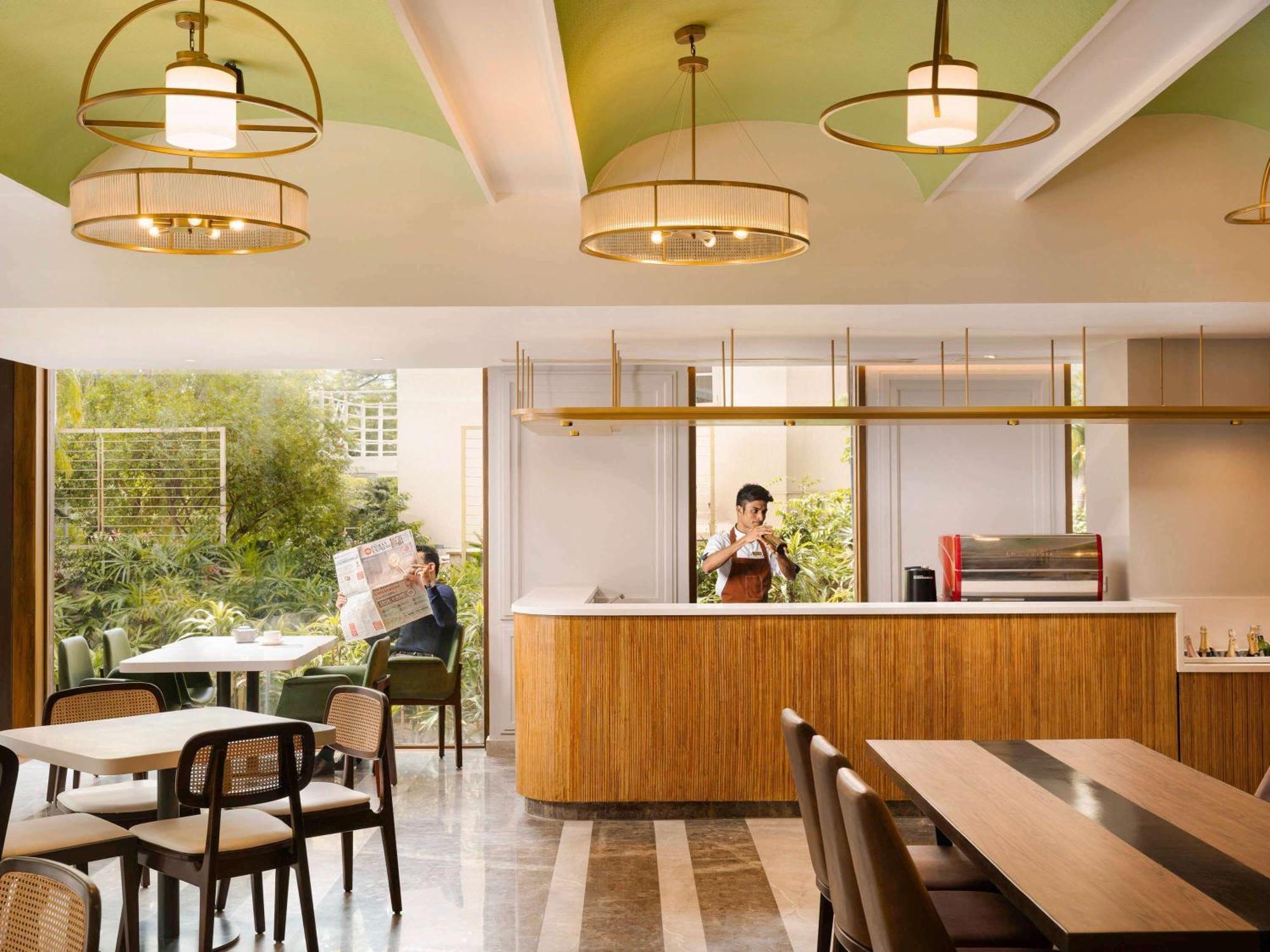 Grand Mercure Bangalore - An Accor Brand Экстерьер фото