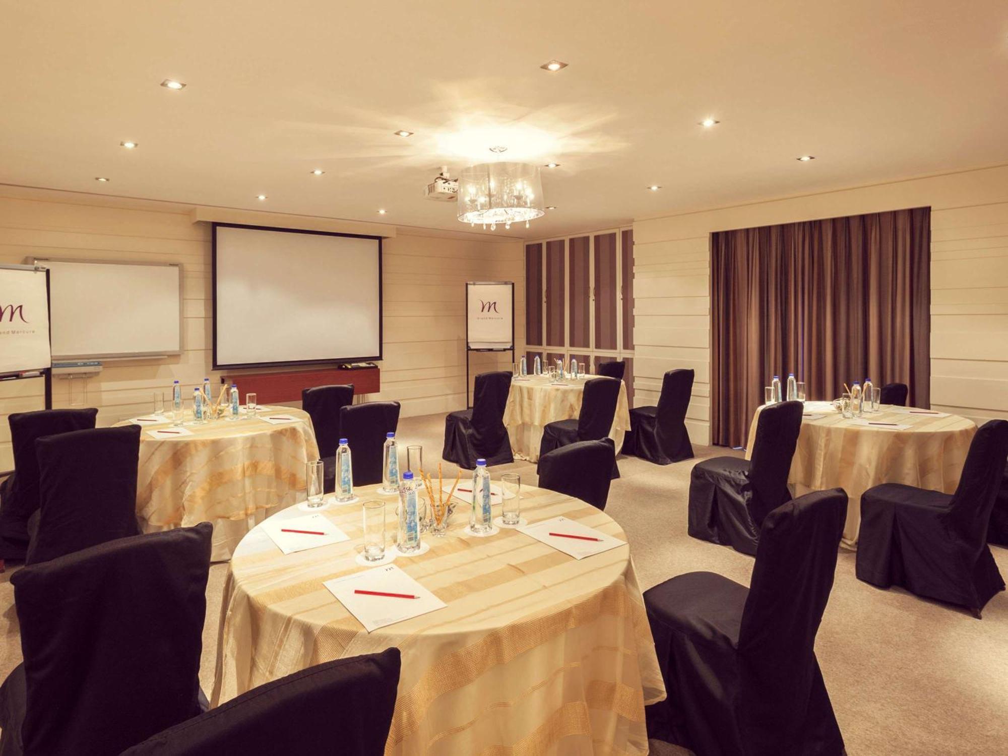 Grand Mercure Bangalore - An Accor Brand Экстерьер фото