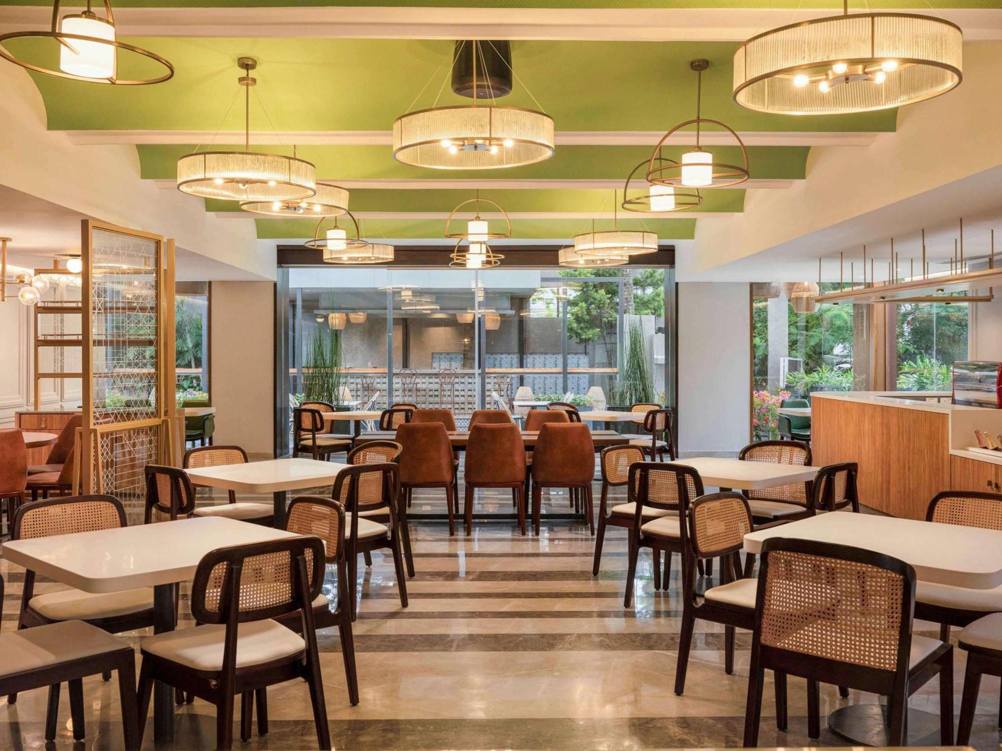 Grand Mercure Bangalore - An Accor Brand Экстерьер фото