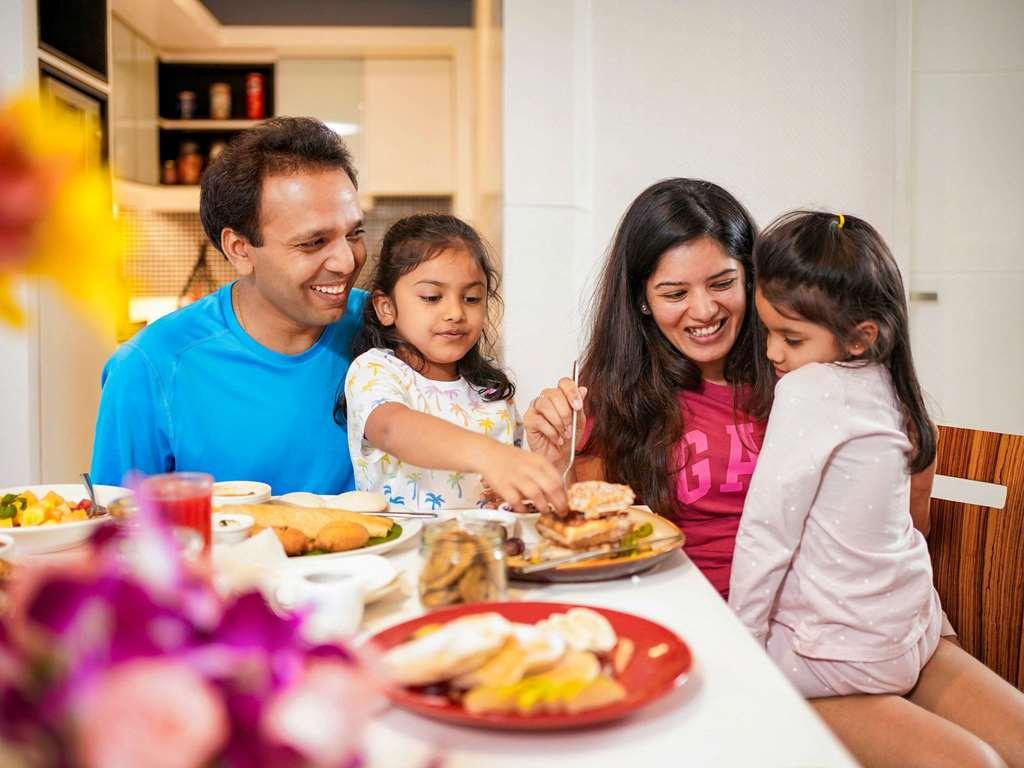 Grand Mercure Bangalore - An Accor Brand Ресторан фото
